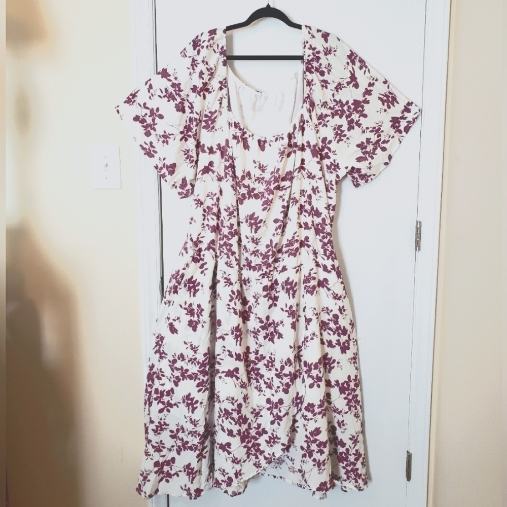 Bloomchic 6x 30 Plus size Round Neckline White Floral Faux Wrap Dress NWT